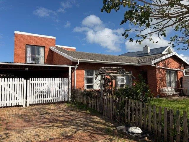4 Bedroom House for sale in Boknesstrand