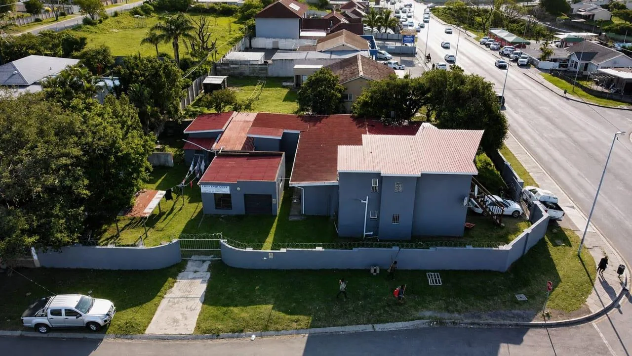 8 Bedroom House for sale in Amalinda