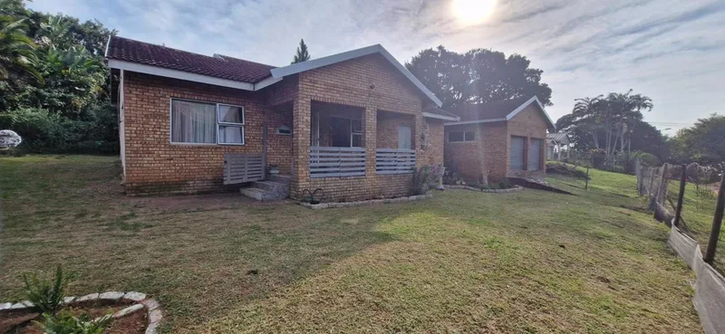 4 Bedroom House for sale in Leisure Bay