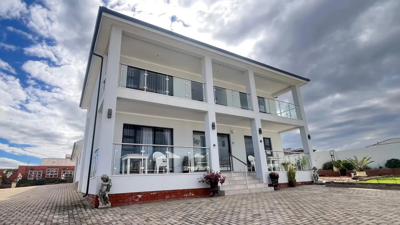 3 Bedroom House for sale in C Place