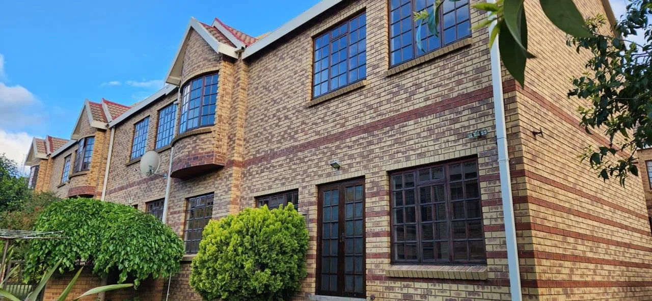 2 Bedroom Townhouse for sale in Eureka