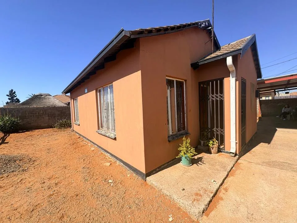 2 Bedroom House for sale in Galeshewe