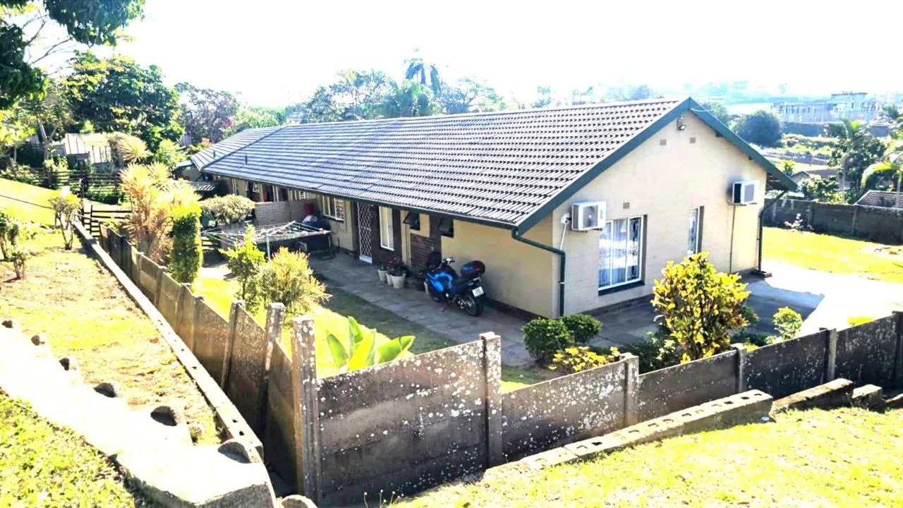 3 Bedroom Townhouse for sale in Amanzimtoti