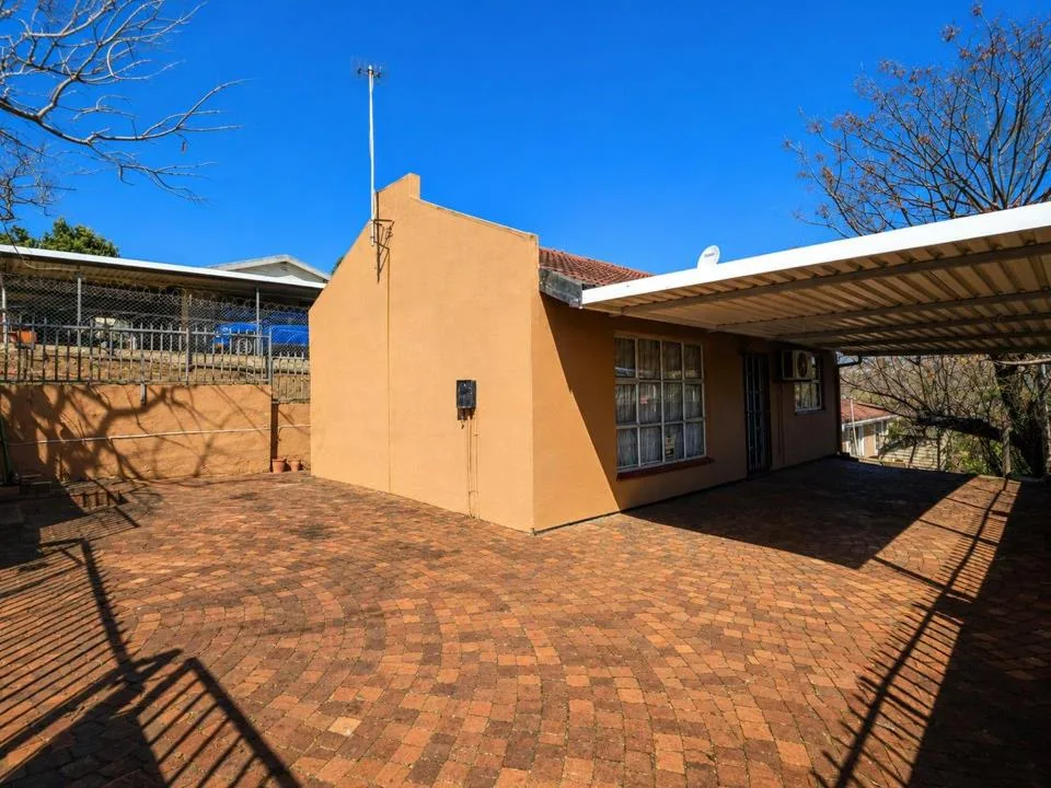 3 Bedroom House for sale in Newlands West