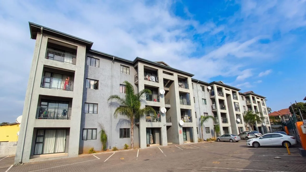 2 Bedroom Apartment / flat for sale in Montclair