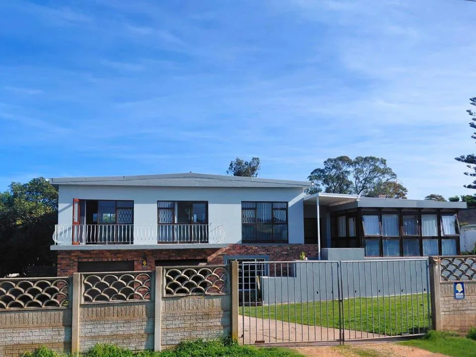 4 Bedroom House for sale in Sunridge Park