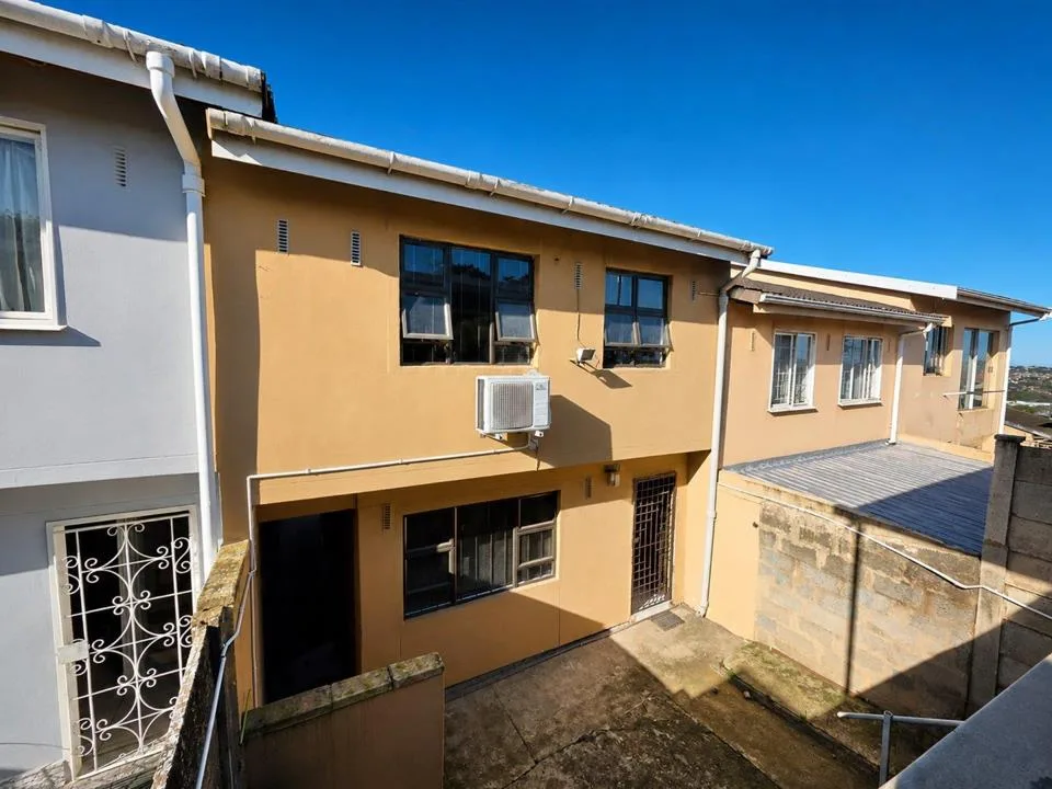 3 Bedroom House for sale in Newlands East
