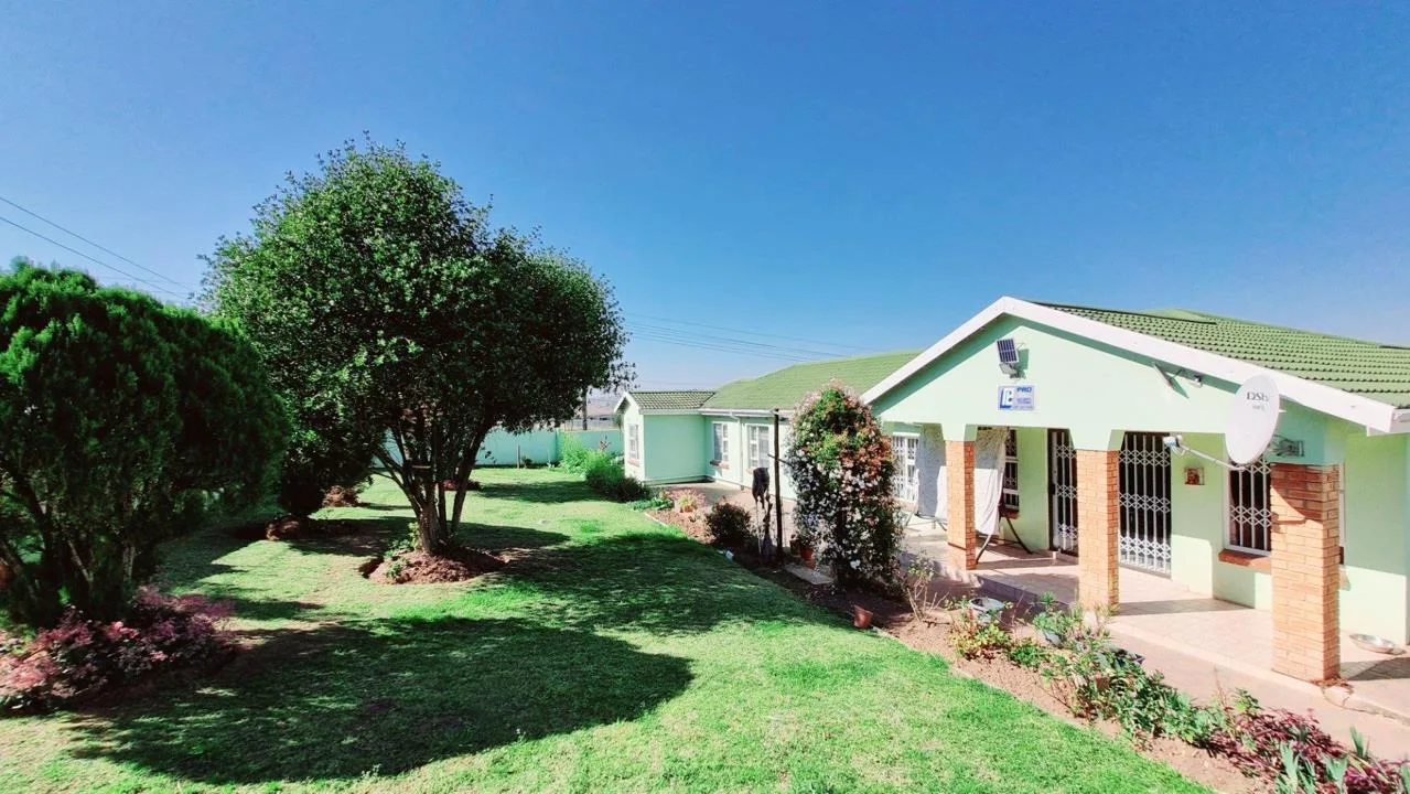5 Bedroom House for sale in Southernwood