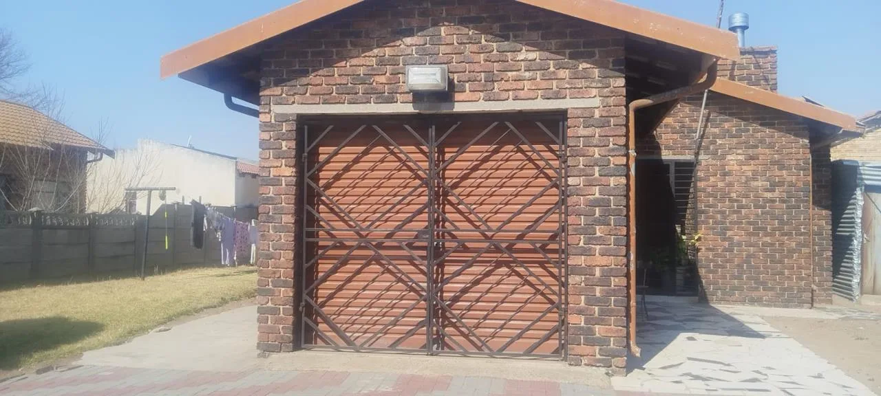 3 Bedroom House for sale in Zamdela