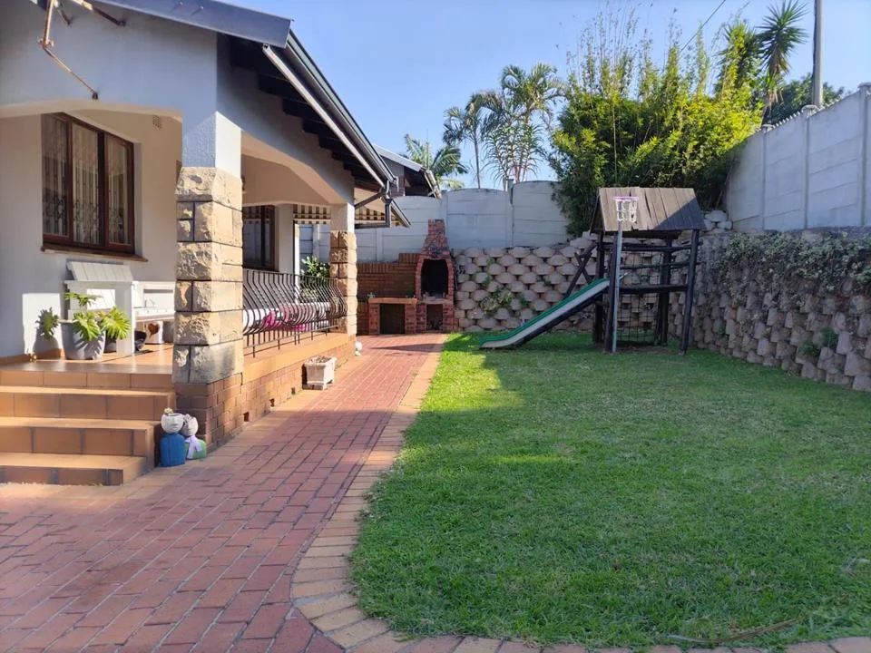 3 Bedroom House for sale in Bluff