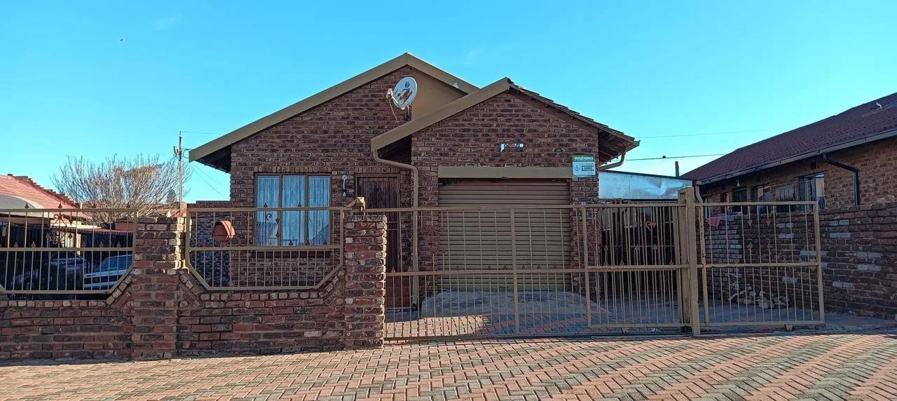 3 Bedroom House for sale in Ikageng
