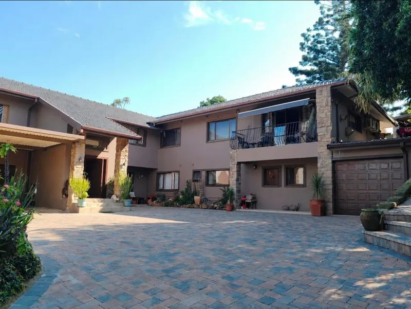8 Bedroom House for sale in Escombe