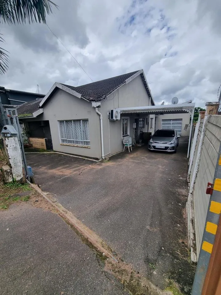 3 Bedroom House for sale in Shallcross