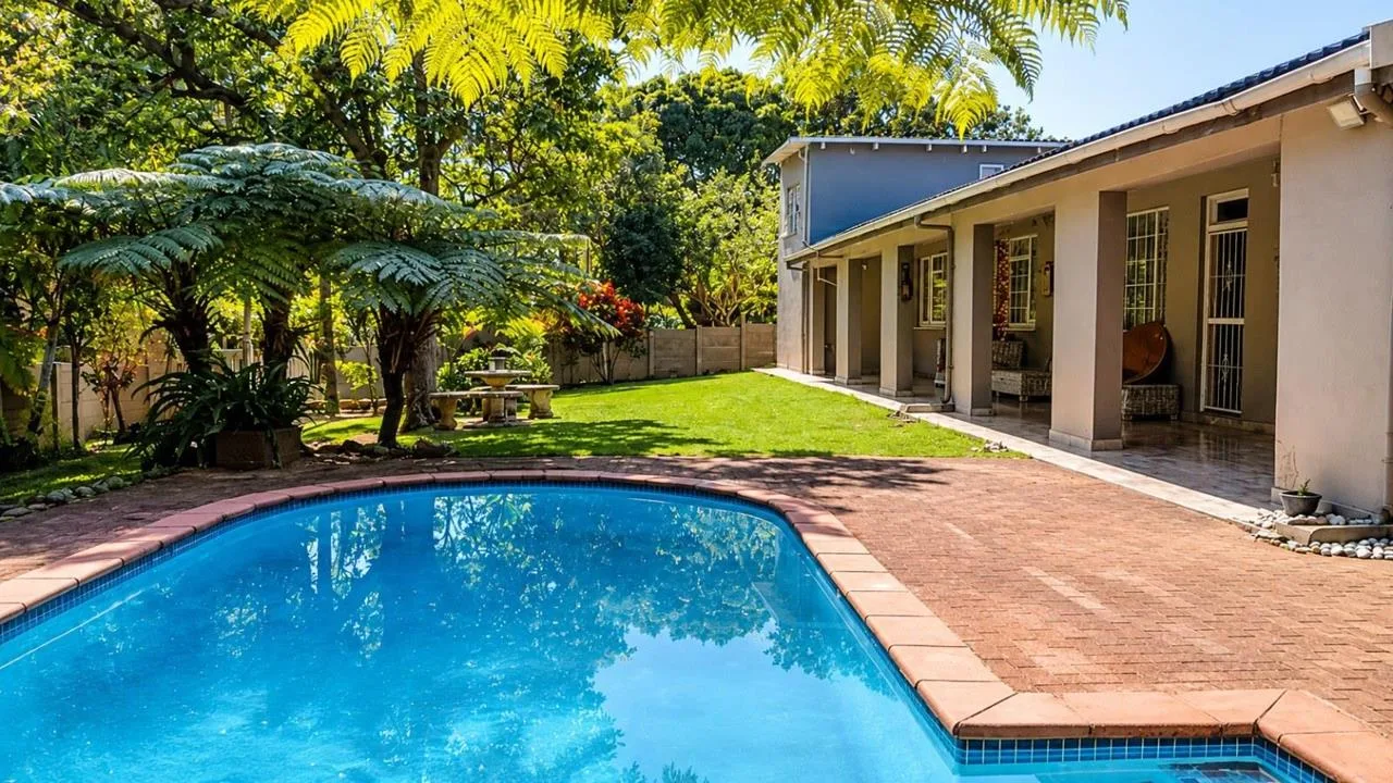 6 Bedroom House for sale in Marina Beach