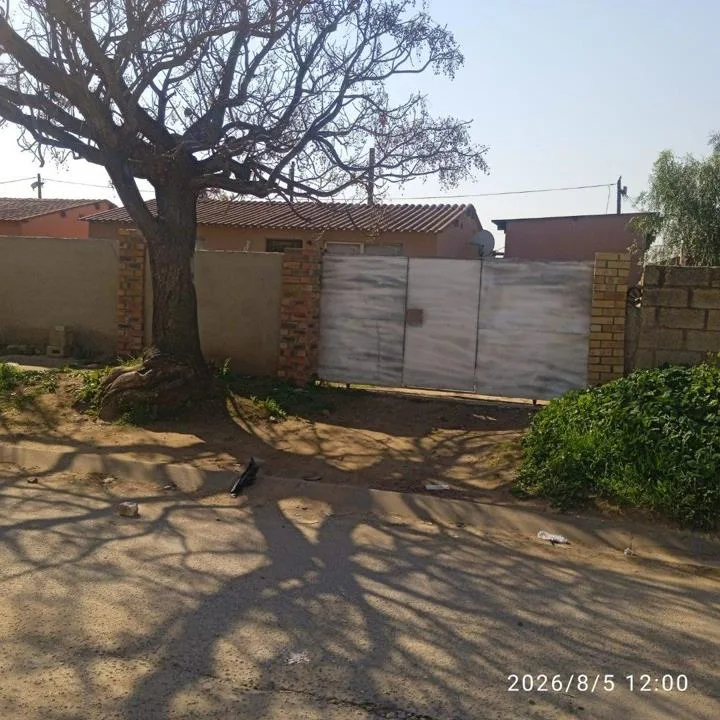2 Bedroom House for sale in Zwide