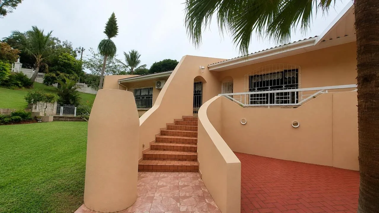 3 Bedroom House for sale in Uvongo