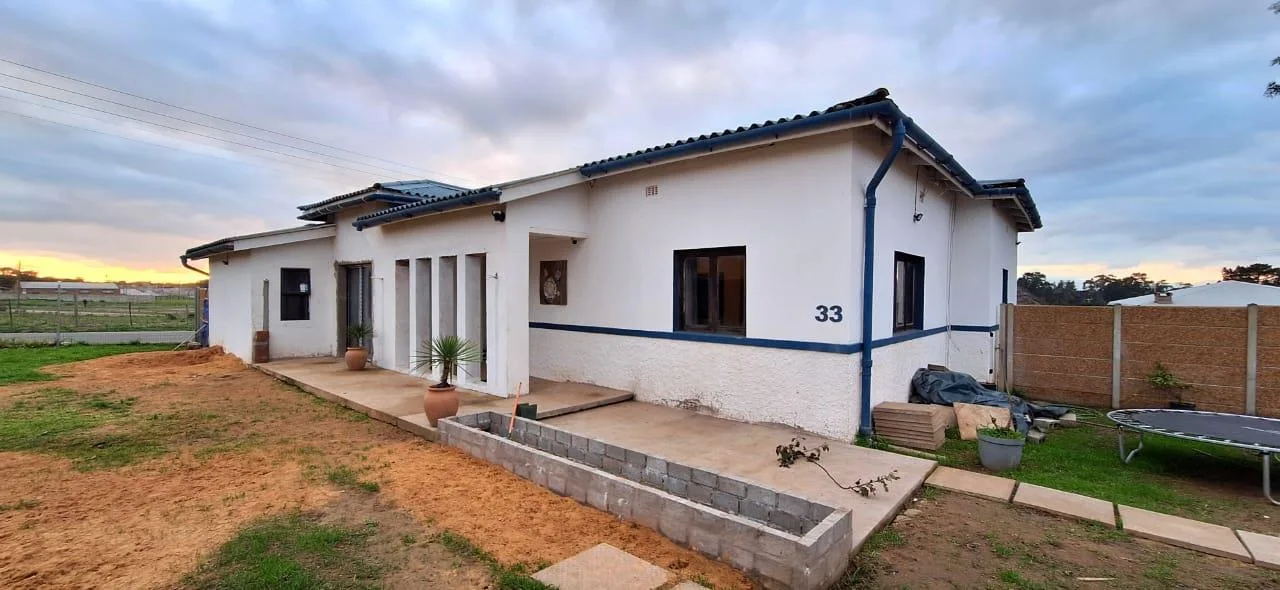 3 Bedroom House for sale in Albertinia