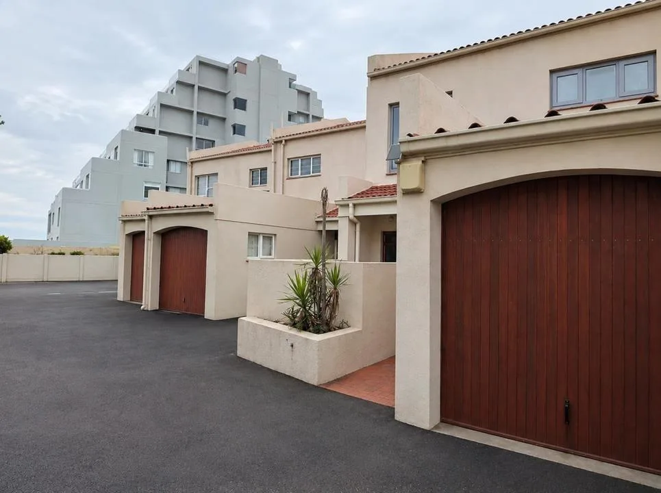 3 Bedroom Townhouse to rent in Bloubergrant