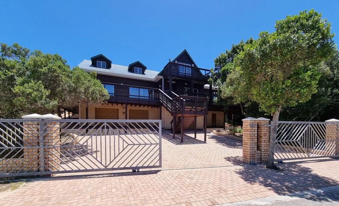 4 Bedroom House for sale in Gamtoos Mouth