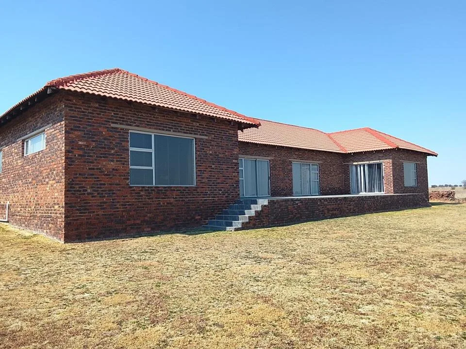 3 Bedroom House for sale in Oranjeville