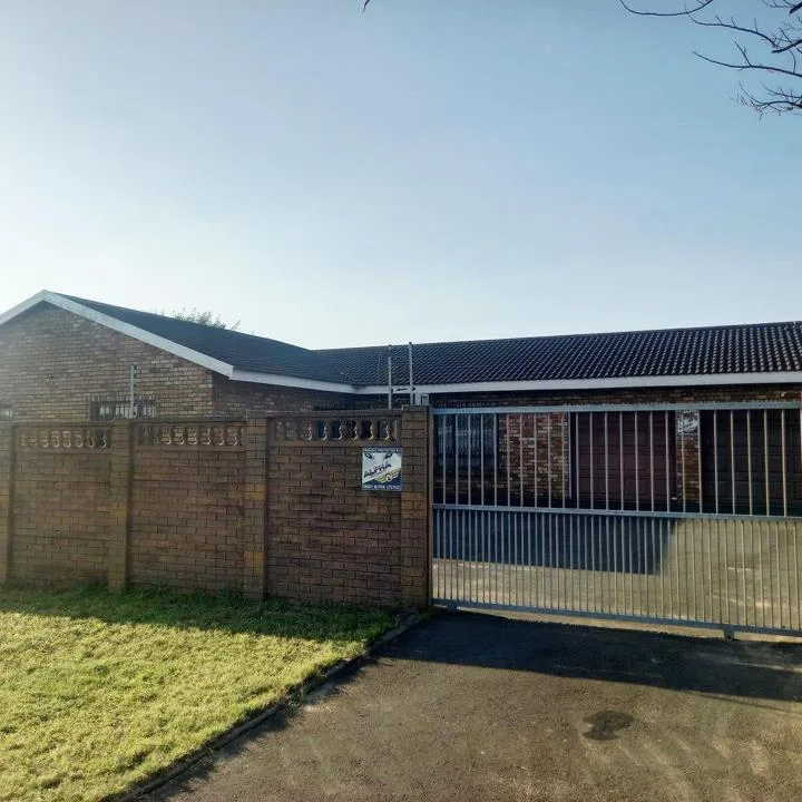 4 Bedroom House for sale in Birdswood