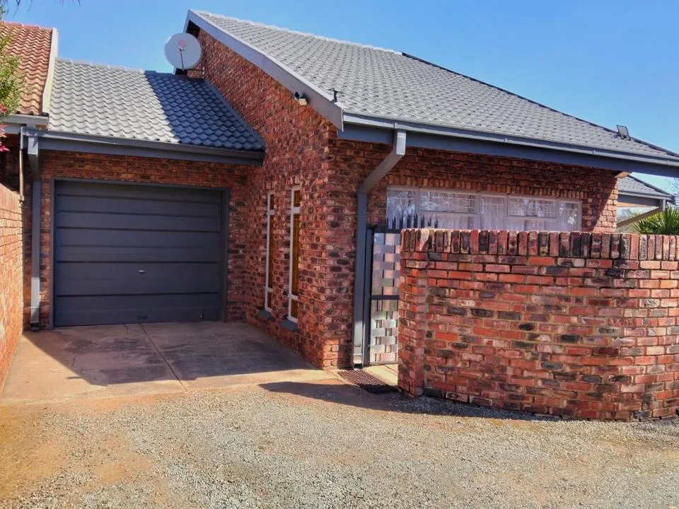 2 Bedroom Townhouse for sale in Parys
