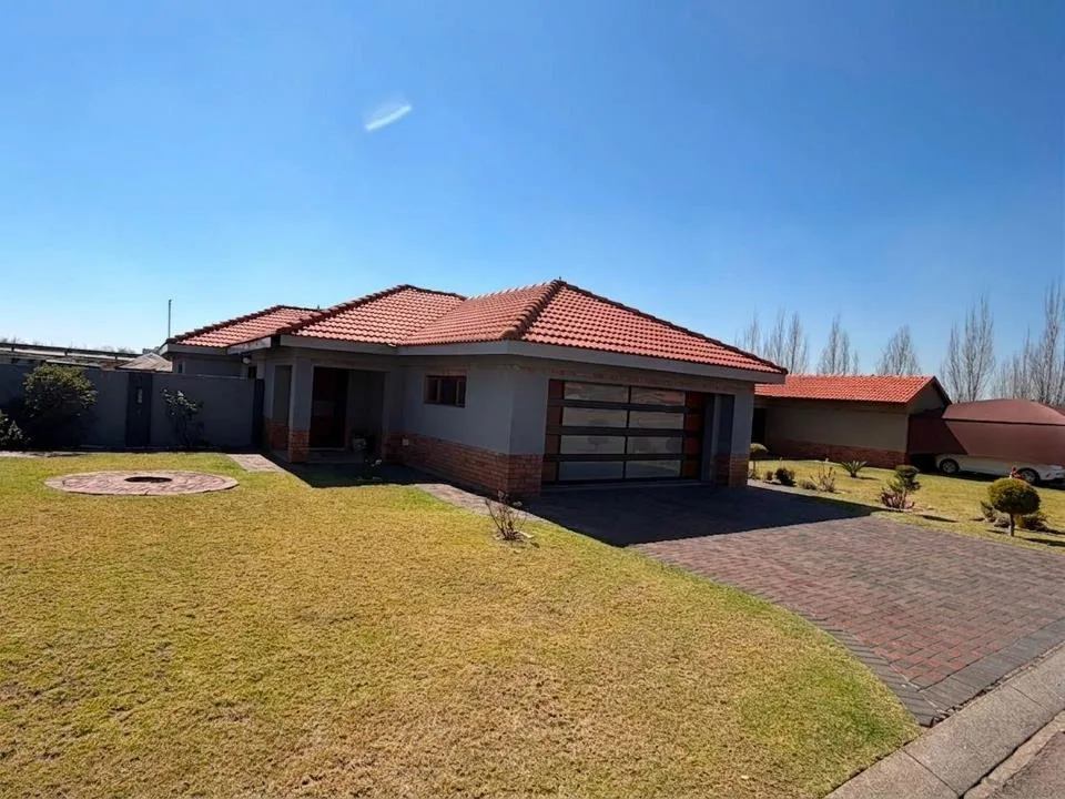 3 Bedroom House for sale in Waterkloof