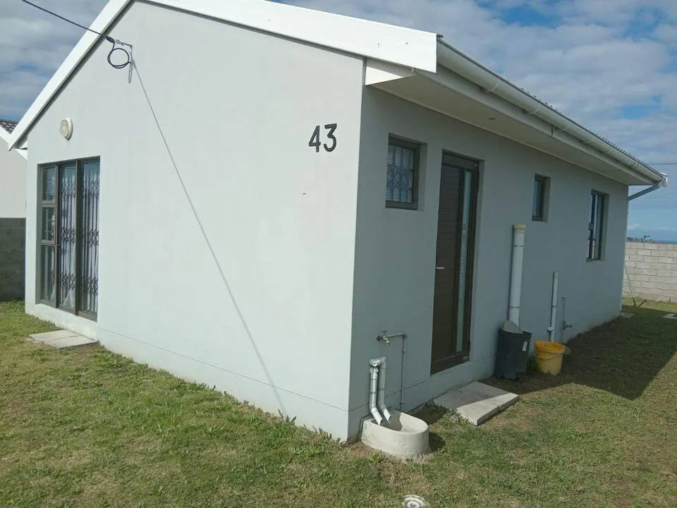 3 Bedroom Townhouse for sale in Gonubie