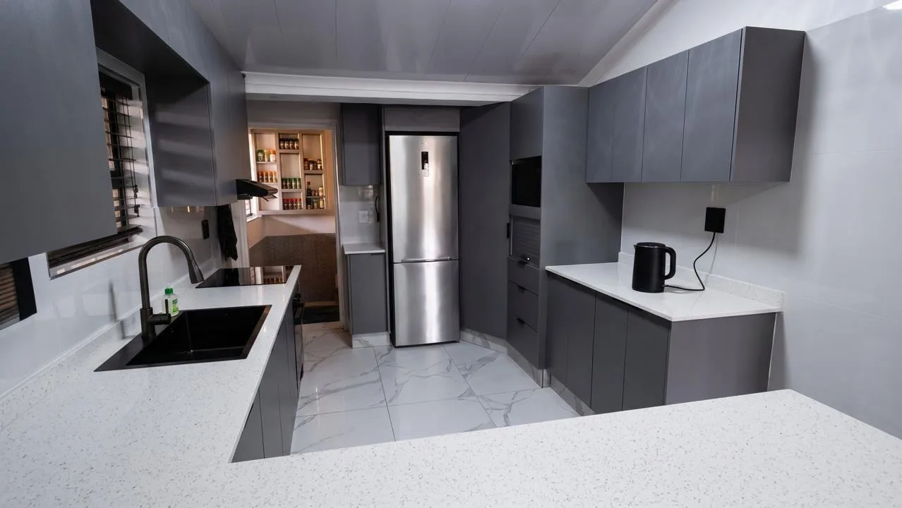 4 Bedroom House for sale in Shallcross
