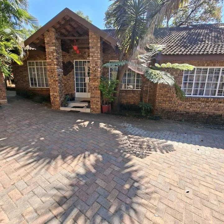3 Bedroom Townhouse to rent in West Acres Ext 6