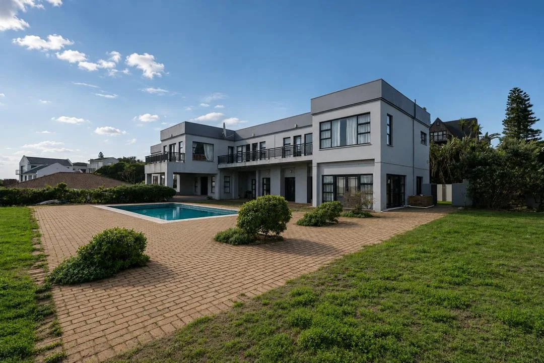 6 Bedroom House for sale in Kini Bay