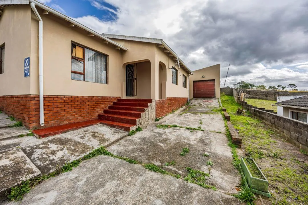3 Bedroom House for sale in Gompo Town