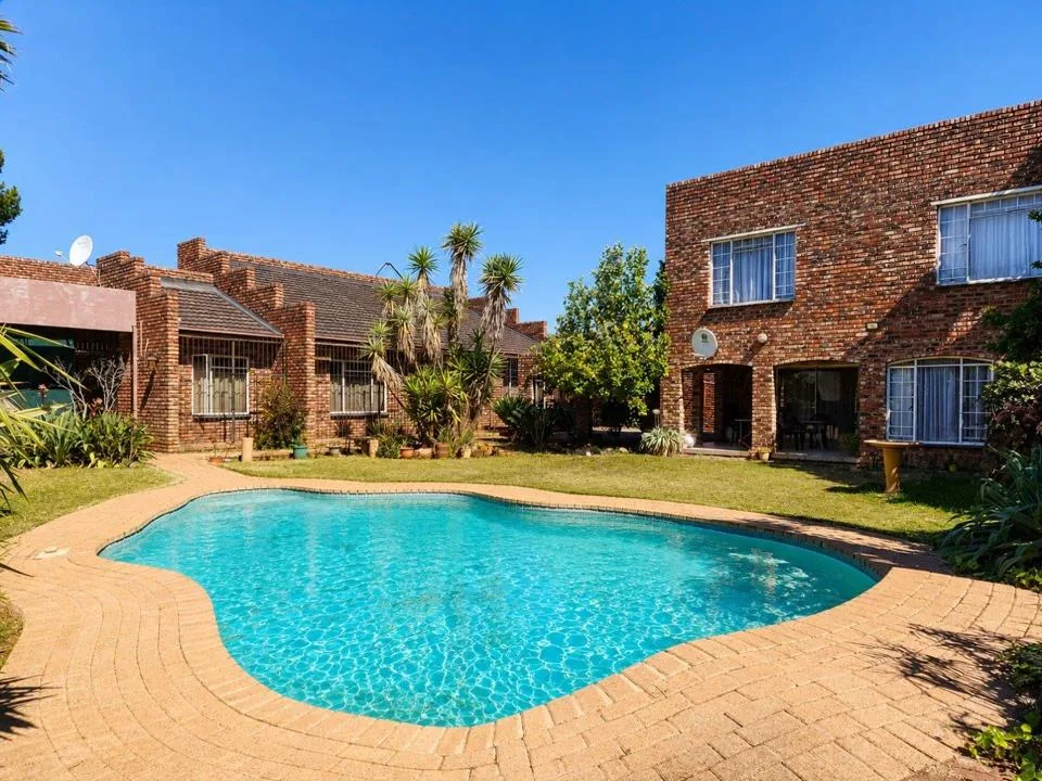8 Bedroom House for sale in Stilfontein Ext 4