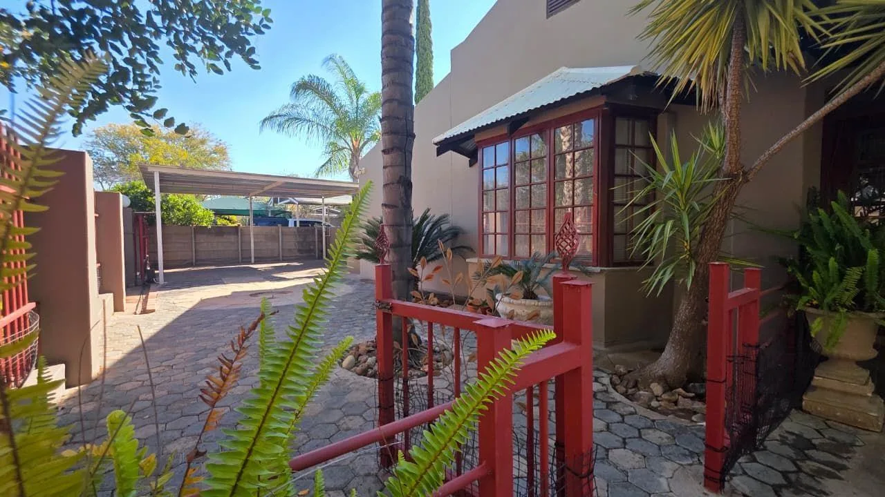6 Bedroom House for sale in Die Rand