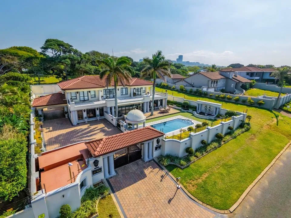 4 Bedroom House for sale in La Lucia