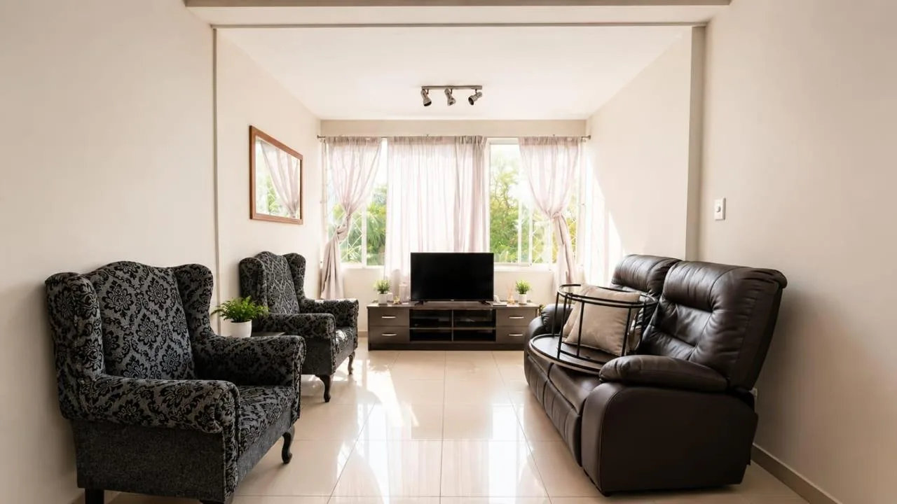 2 Bedroom Apartment / flat for sale in Essenwood