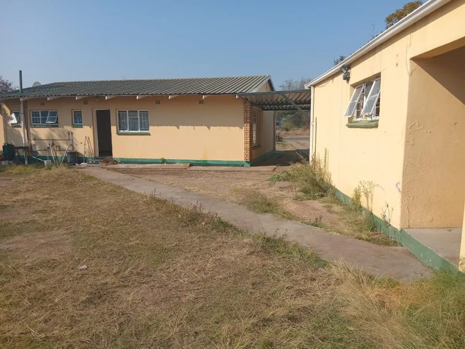 3 Bedroom House for sale in Oos Einde