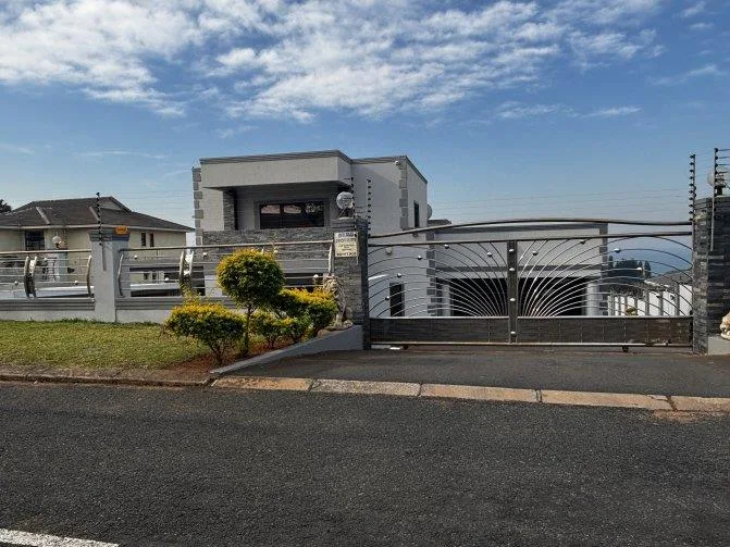 6 Bedroom House for sale in Saiccor Village