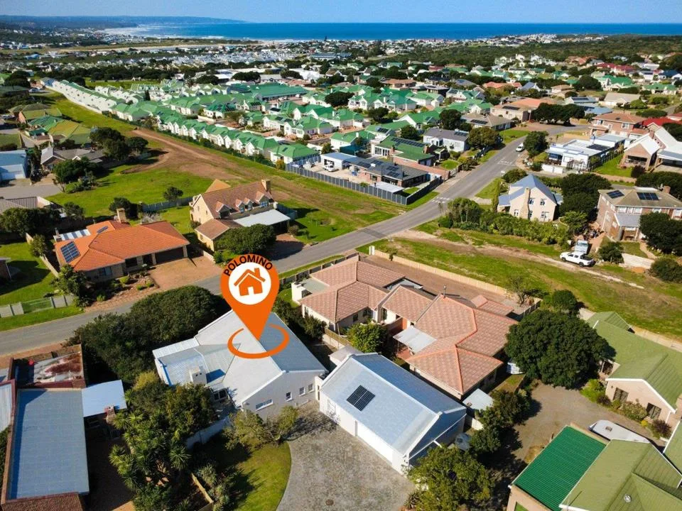 4 Bedroom House for sale in Stilbaai Wes