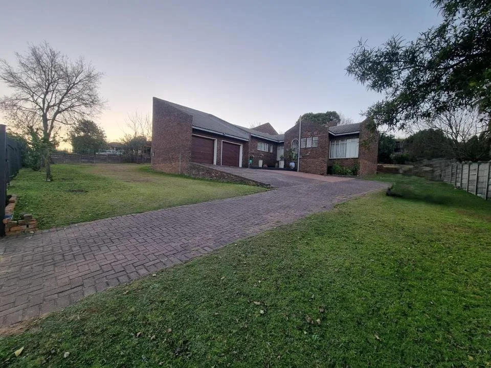 4 Bedroom House to rent in Model Park