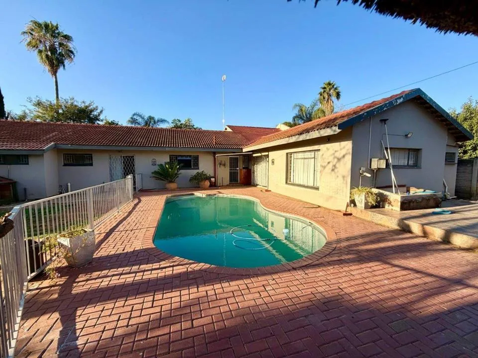 4 Bedroom House to rent in Flora Park