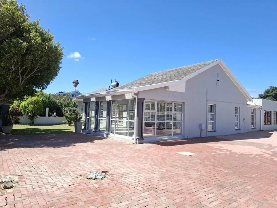 4 Bedroom House to rent in Summerstrand
