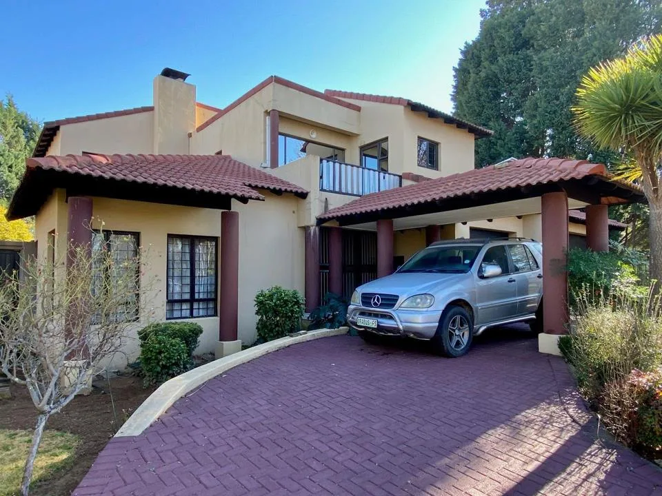 4 Bedroom House for sale in La Provance