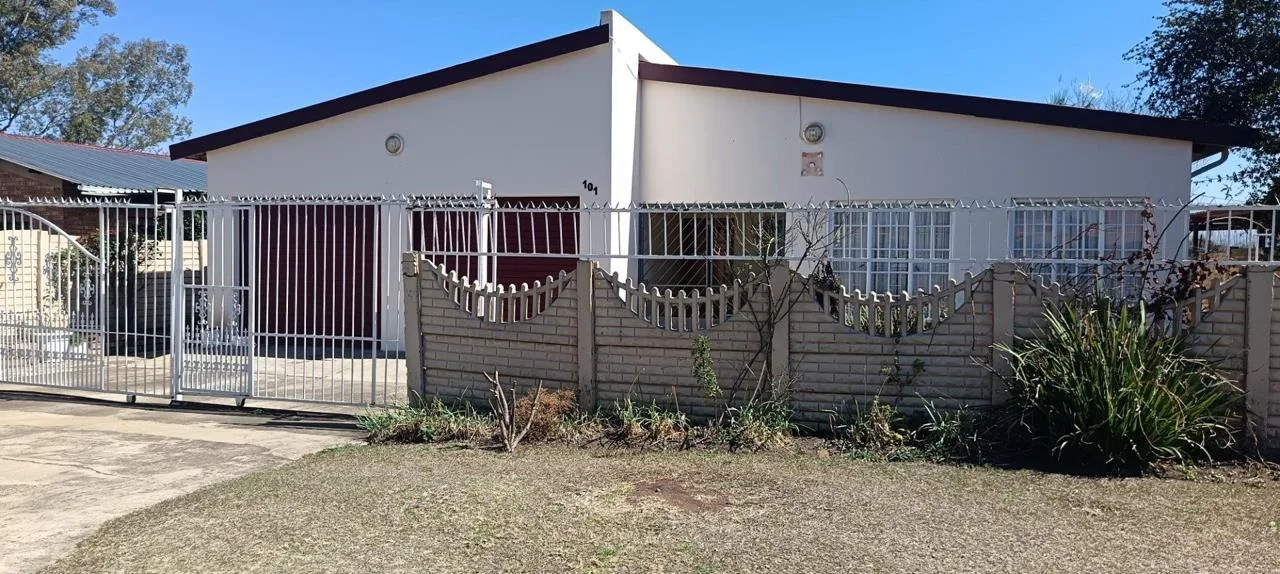 3 Bedroom House for sale in Lennoxton