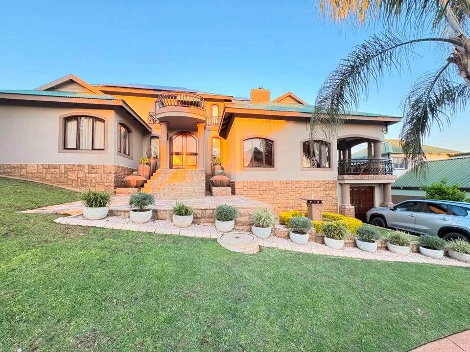 6 Bedroom House for sale in Kosmos