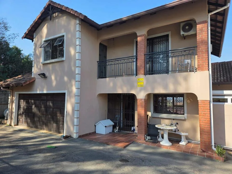 8 Bedroom House for sale in Shallcross
