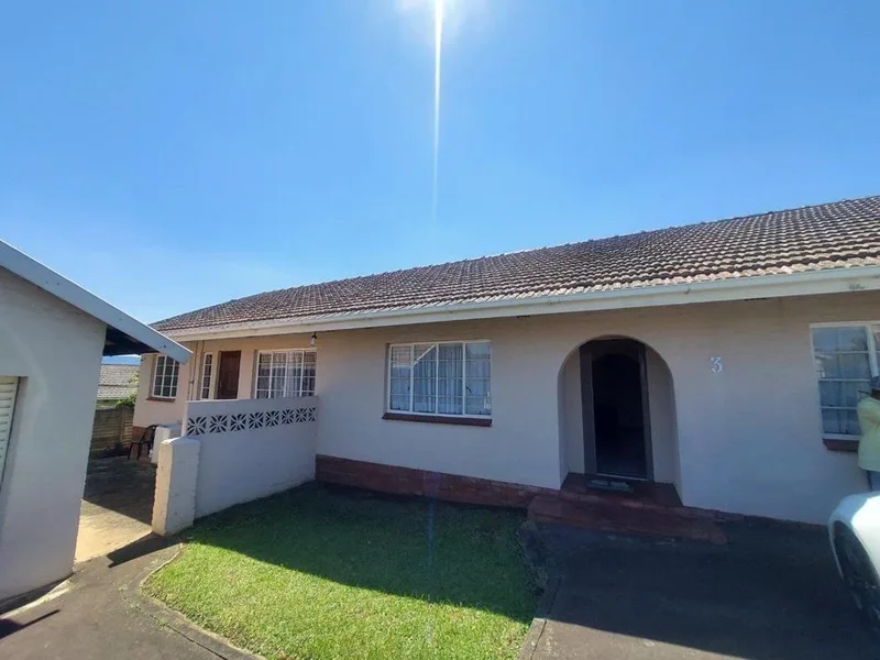 4 Bedroom House for sale in Bisley