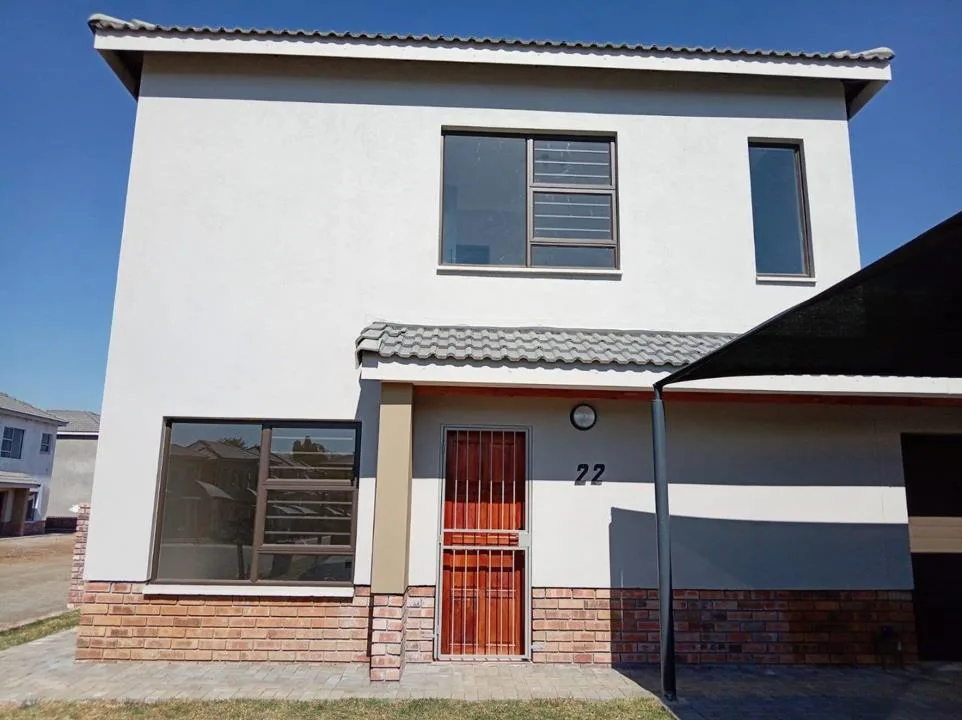 3 Bedroom Townhouse for sale in Waterval East