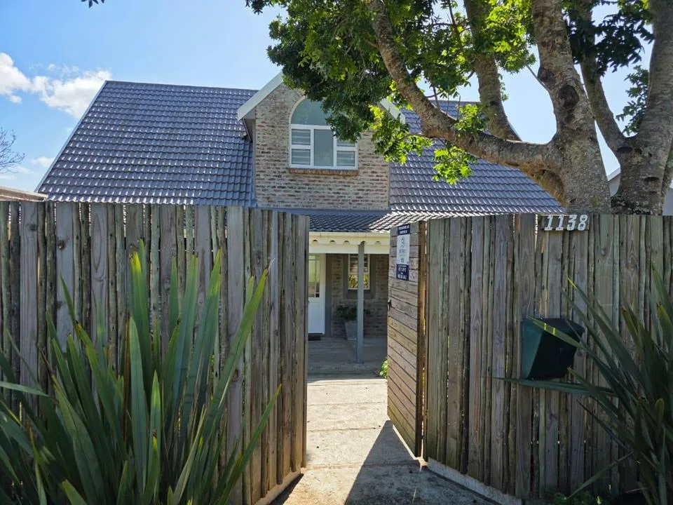 4 Bedroom House for sale in Wilderness Central