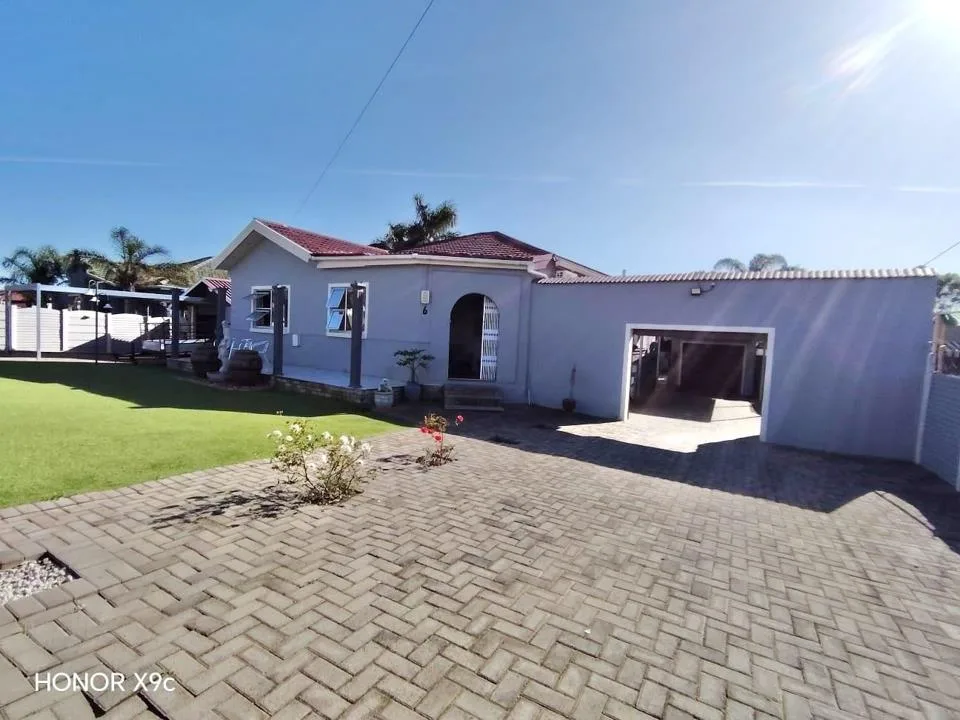 3 Bedroom House for sale in Bothasrus